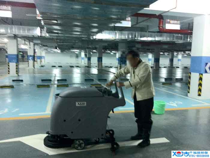 南昌莱蒙都会CBD洗地机客户-新葡的京集团3522vip环保洗地机扫地车