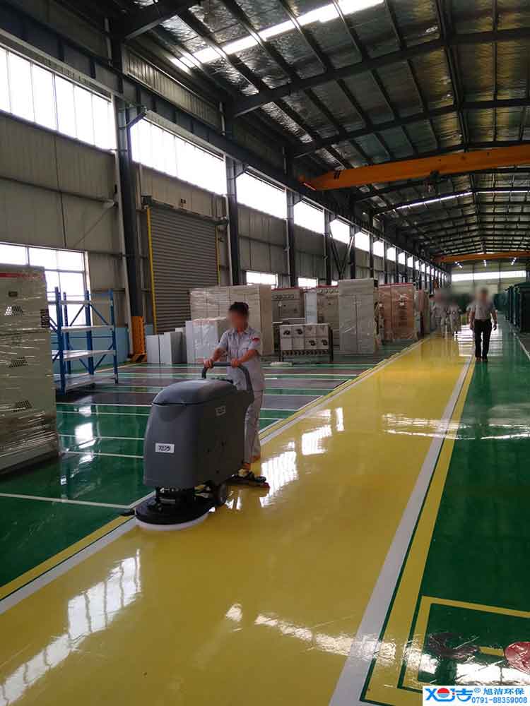 新葡的京集团3522vip全自动电瓶洗地机，工业工厂生产车车间洗地机