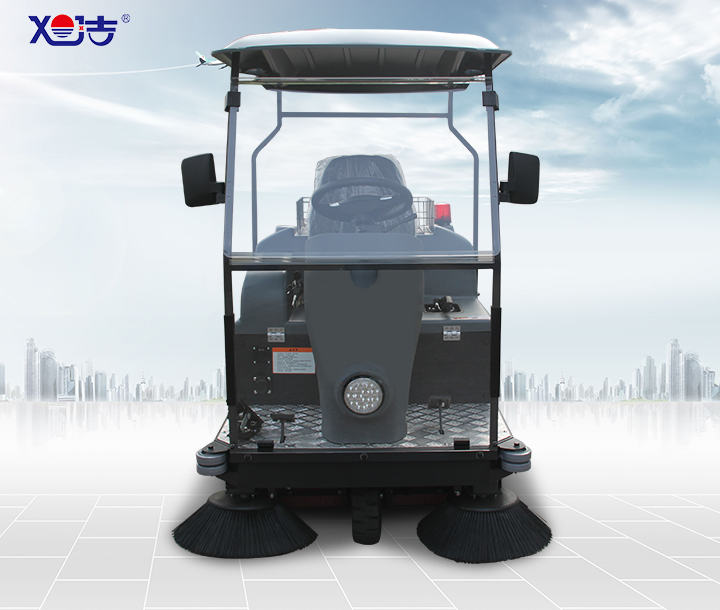 新葡的京集团3522vipS1400小型驾驶式电动扫地车
